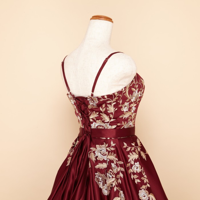 フラワー刺繍ワインカラーサテンボリュームドレス