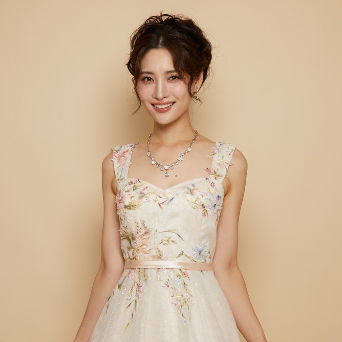 ファンシービーズ刺繍アイボリーチュールレースドレス